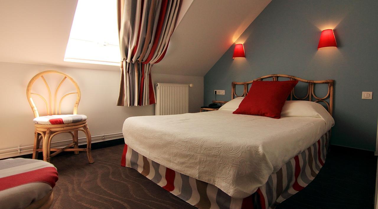 Logis Hotel Les Fuchsias Saint-Vaast-la-Hougue Esterno foto