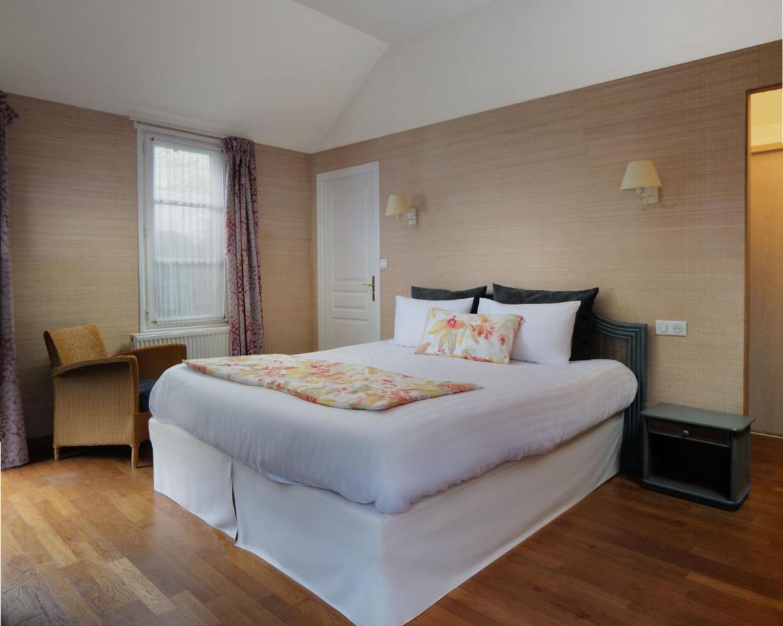 Logis Hotel Les Fuchsias Saint-Vaast-la-Hougue Esterno foto