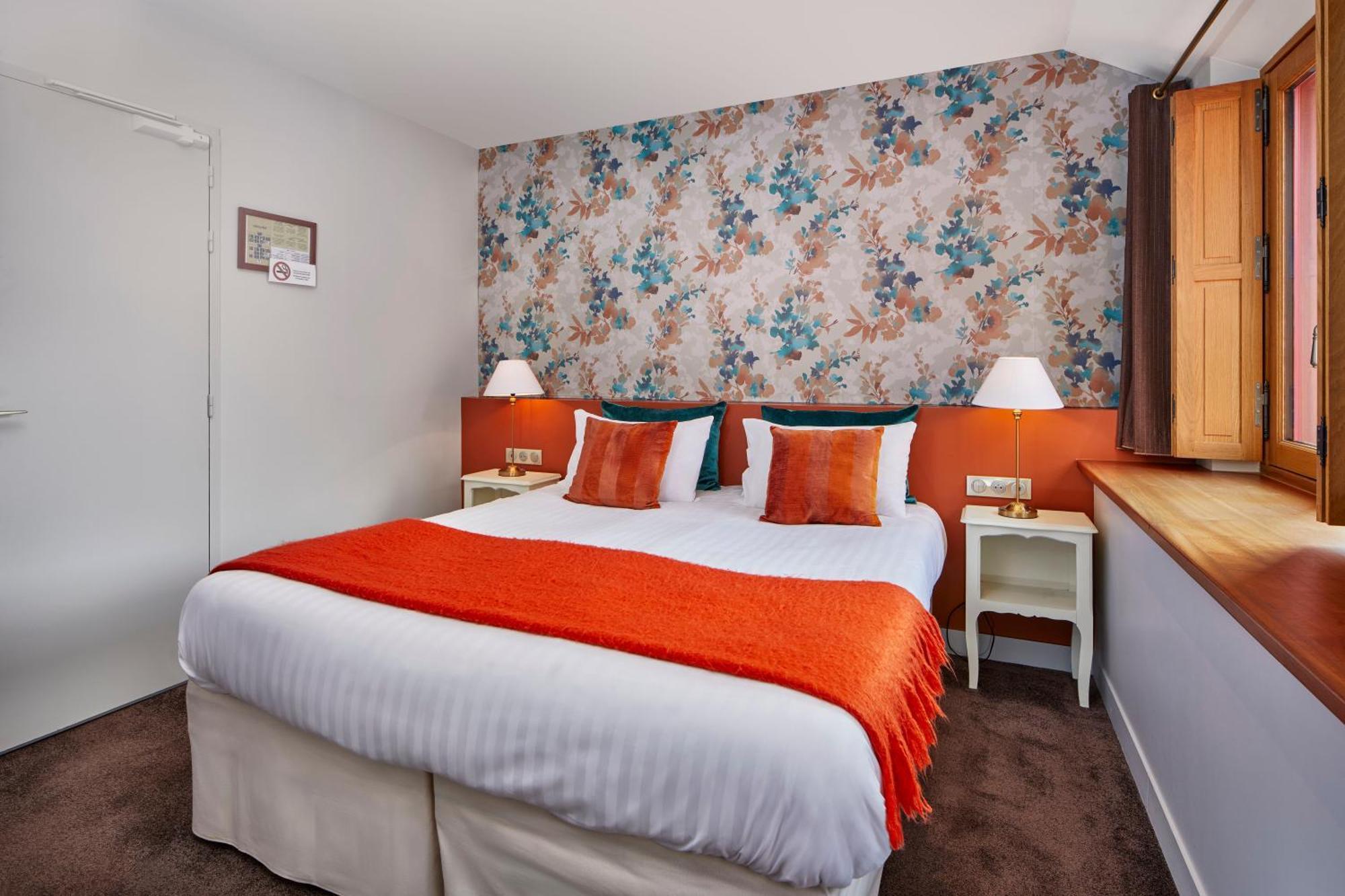 Logis Hotel Les Fuchsias Saint-Vaast-la-Hougue Esterno foto
