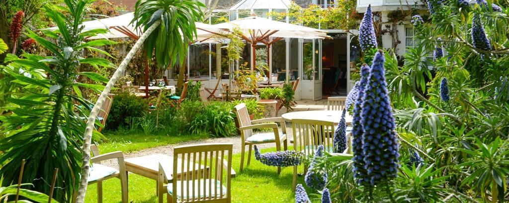 Logis Hotel Les Fuchsias Saint-Vaast-la-Hougue Esterno foto