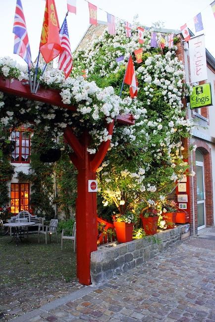 Logis Hotel Les Fuchsias Saint-Vaast-la-Hougue Esterno foto