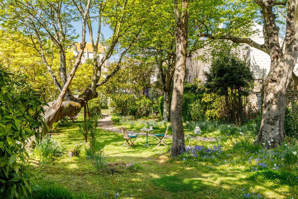 Logis Hotel Les Fuchsias Saint-Vaast-la-Hougue Esterno foto