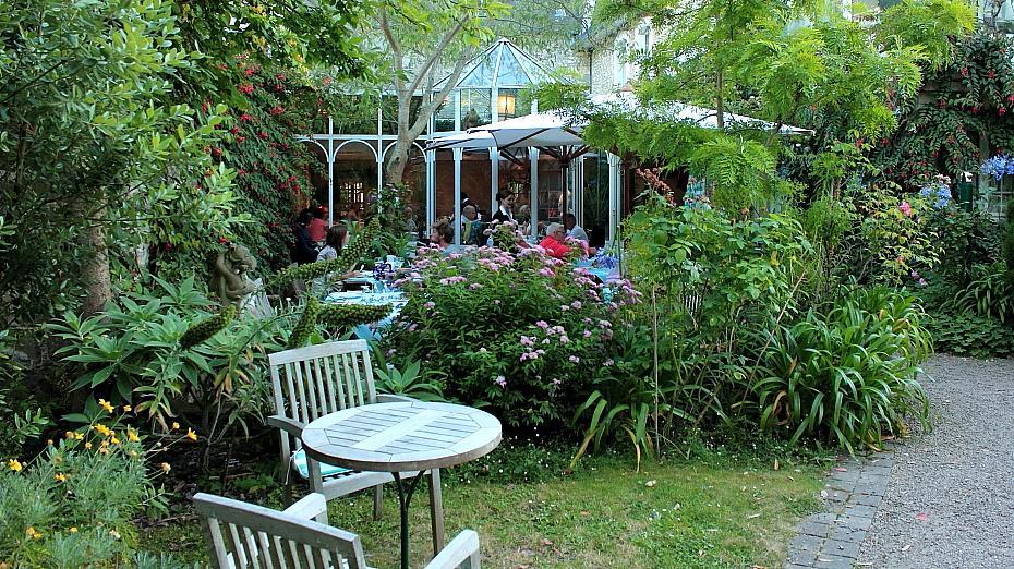 Logis Hotel Les Fuchsias Saint-Vaast-la-Hougue Esterno foto