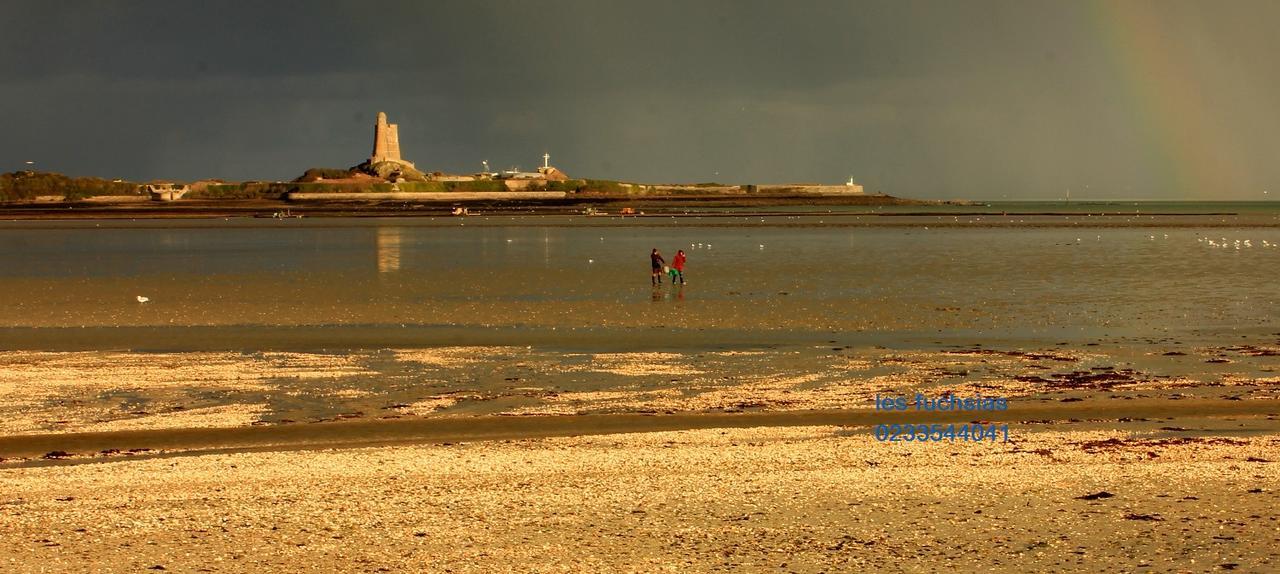 Logis Hotel Les Fuchsias Saint-Vaast-la-Hougue Esterno foto